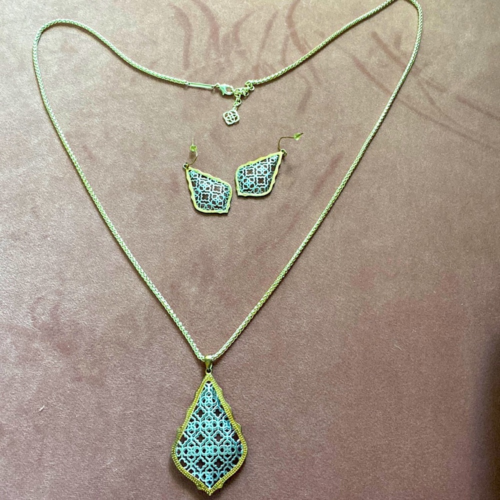 Kendra Scott necklace and earring set